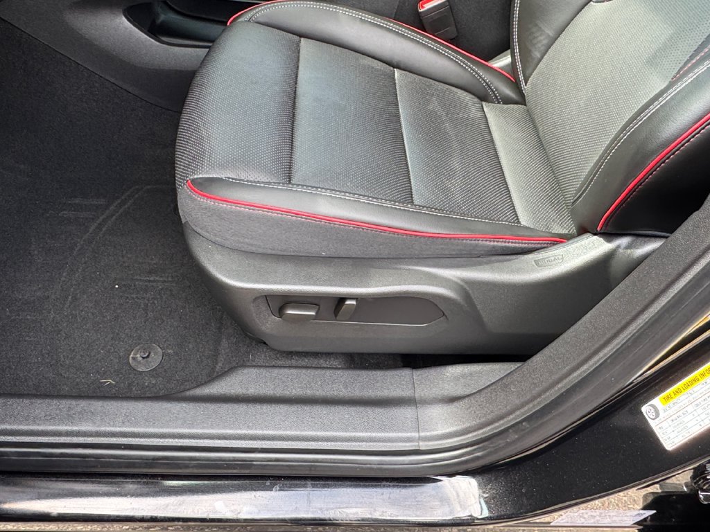 Used 2023 Buick Envision Essence w/ Technology Package I AWD/4WD image 18