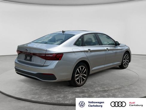 Used 2025 Volkswagen Jetta SE FWD image 5