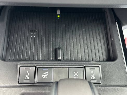 Used 2026 Toyota Corolla Cross XLE AWD/4WD image 28
