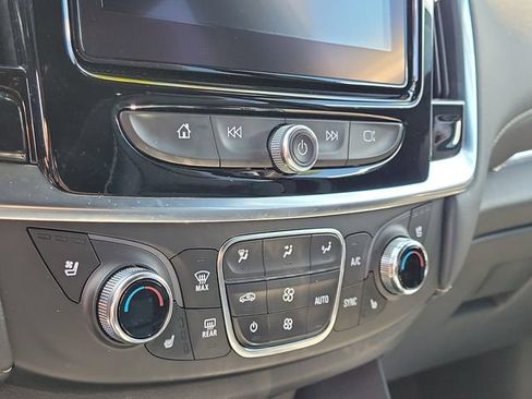 Used 2023 Chevrolet Traverse Premier FWD image 23