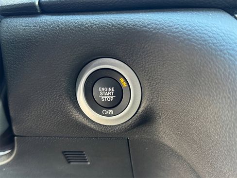 Certified 2026 Chrysler Pacifica Select image 17