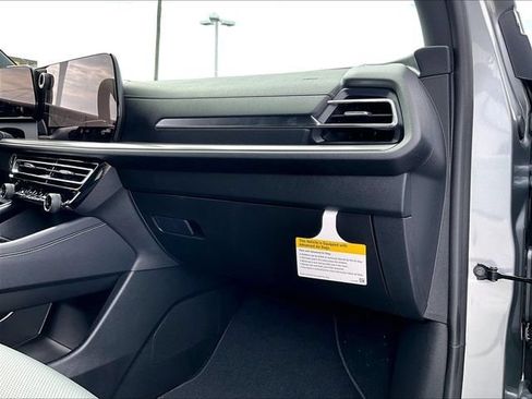 New 2027 Chevrolet Traverse LT w/ Driver Confidence Package AWD/4WD image 28