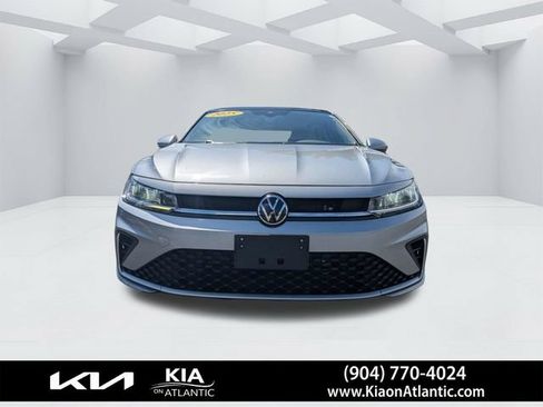 Used 2025 Volkswagen Jetta SE FWD image 8
