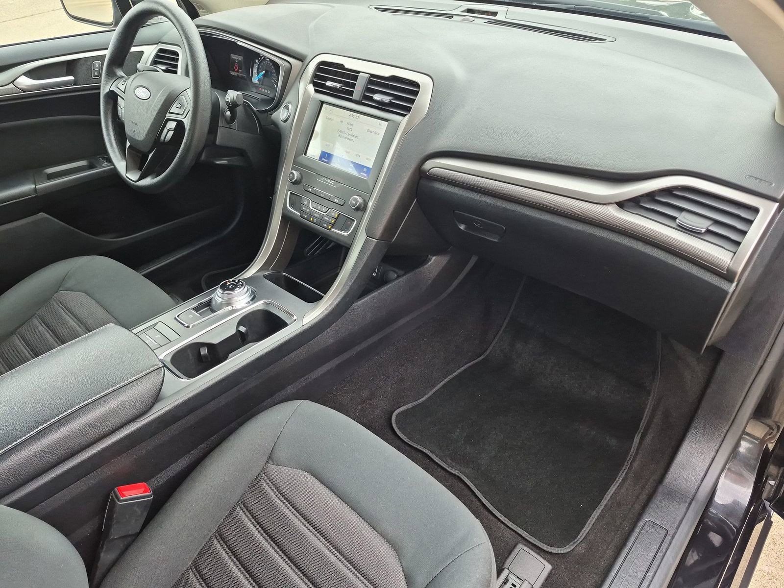 Used 2020 Ford Fusion SE FWD image 35