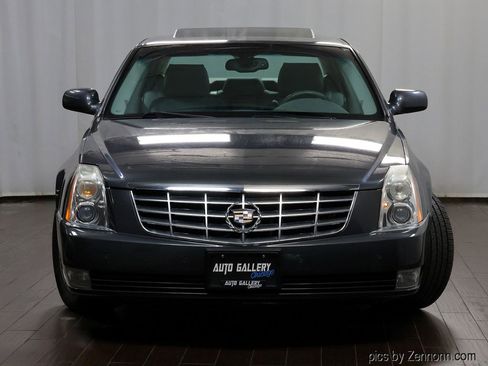 Used 2011 Cadillac DTS Luxury FWD image 4