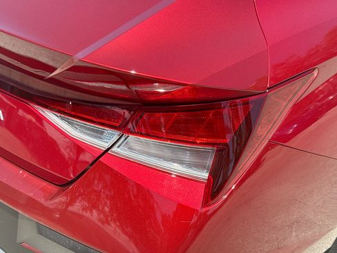 Used 2025 Hyundai Elantra SE FWD image 24