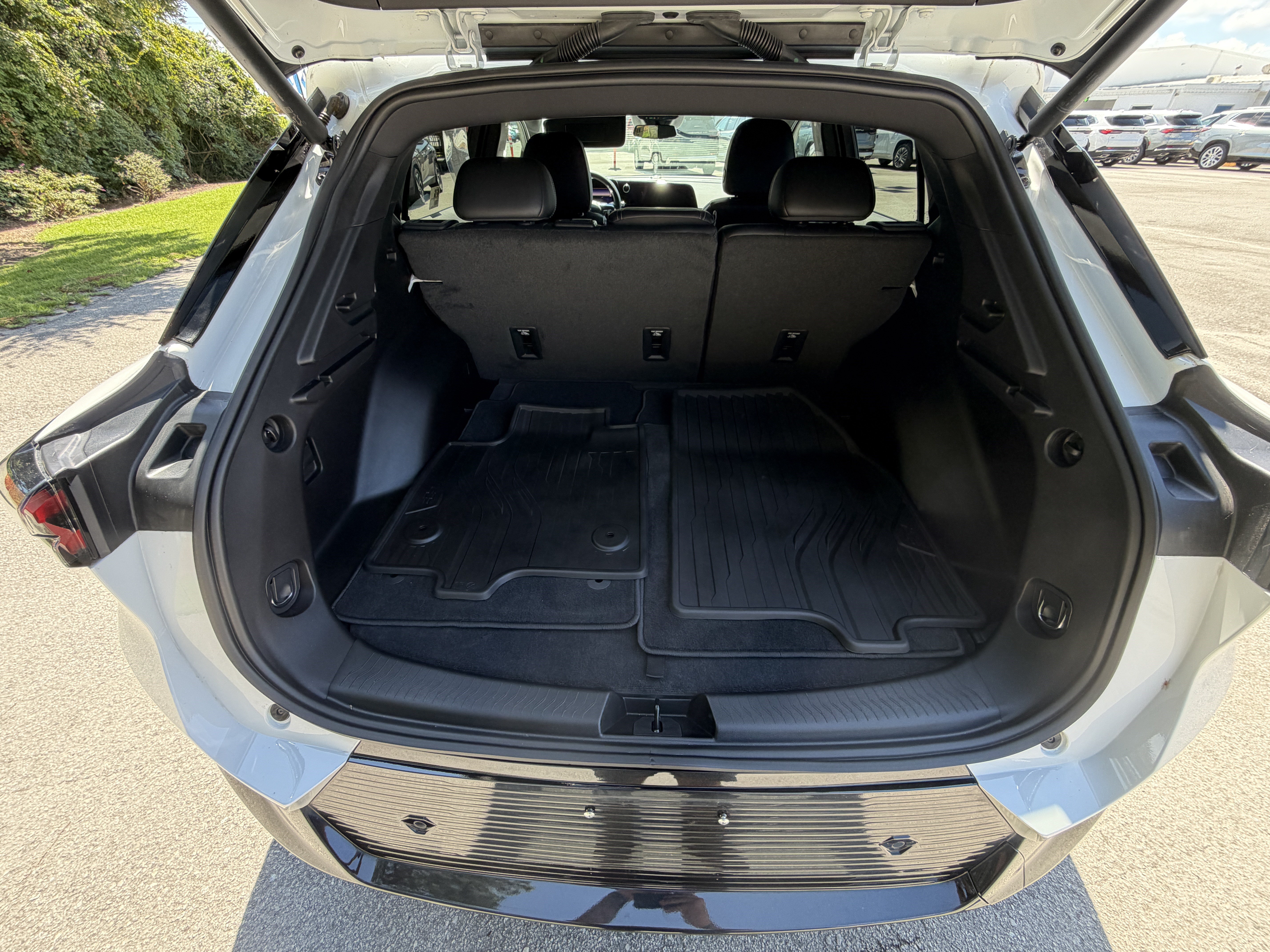 Used 2024 Chevrolet Equinox EV LT FWD image 6
