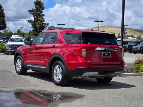 Certified 2024 Ford Explorer XLT w/ Equipment Group 202A AWD/4WD image 7