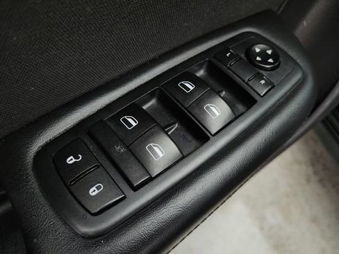 Used 2016 Chrysler 200 Limited w/ Anniversary Edition FWD image 19