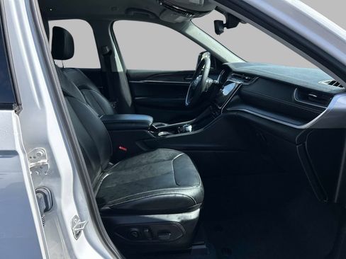 Used 2023 Jeep Grand Cherokee Limited w/ Black Appearance Package image 20