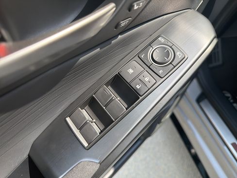 Used 2025 Lexus IS 500 w/ F-Sport Performance RWD image 18