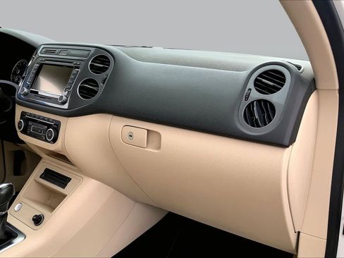 Used 2012 Volkswagen Tiguan SEL FWD image 18