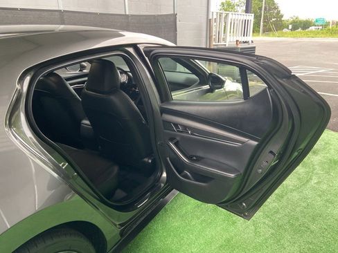 Used 2019 MAZDA MAZDA3 Hatchback w/ Preferred Package FWD image 34