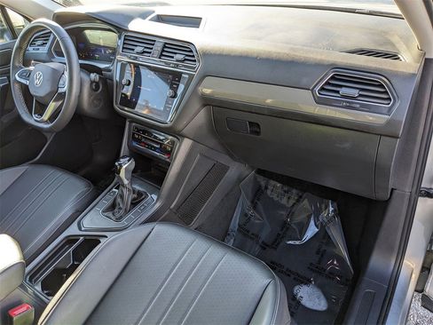 Certified 2023 Volkswagen Tiguan SE w/ Panoramic Sunroof Package image 10