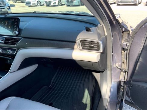 Used 2019 Honda Accord Touring image 19