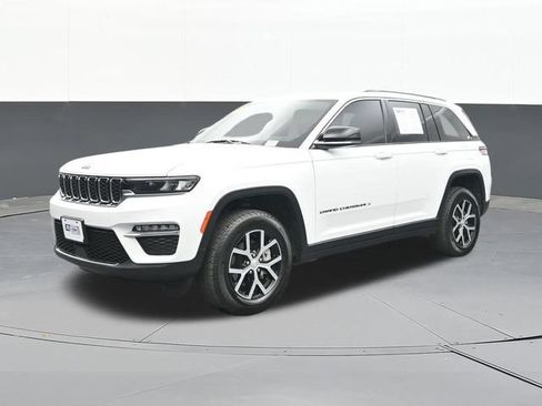 Used 2024 Jeep Grand Cherokee Limited w/ Trailer Tow Package AWD/4WD image 4