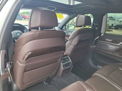 Used 2022 BMW 750i xDrive w/ Executive Package AWD/4WD image 14