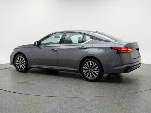 Used 2025 Nissan Altima 2.5 SV image 6