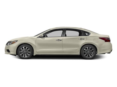 Used 2016 Nissan Altima 2.5 SL w/ 2.5 Technology Package FWD image 2