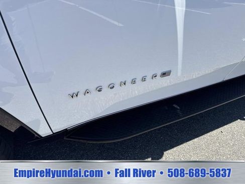 Used 2024 Jeep Wagoneer L Series II w/ Flexible Seating Group AWD/4WD image 12