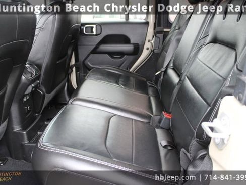 Used 2022 Jeep Wrangler Unlimited Sahara image 39