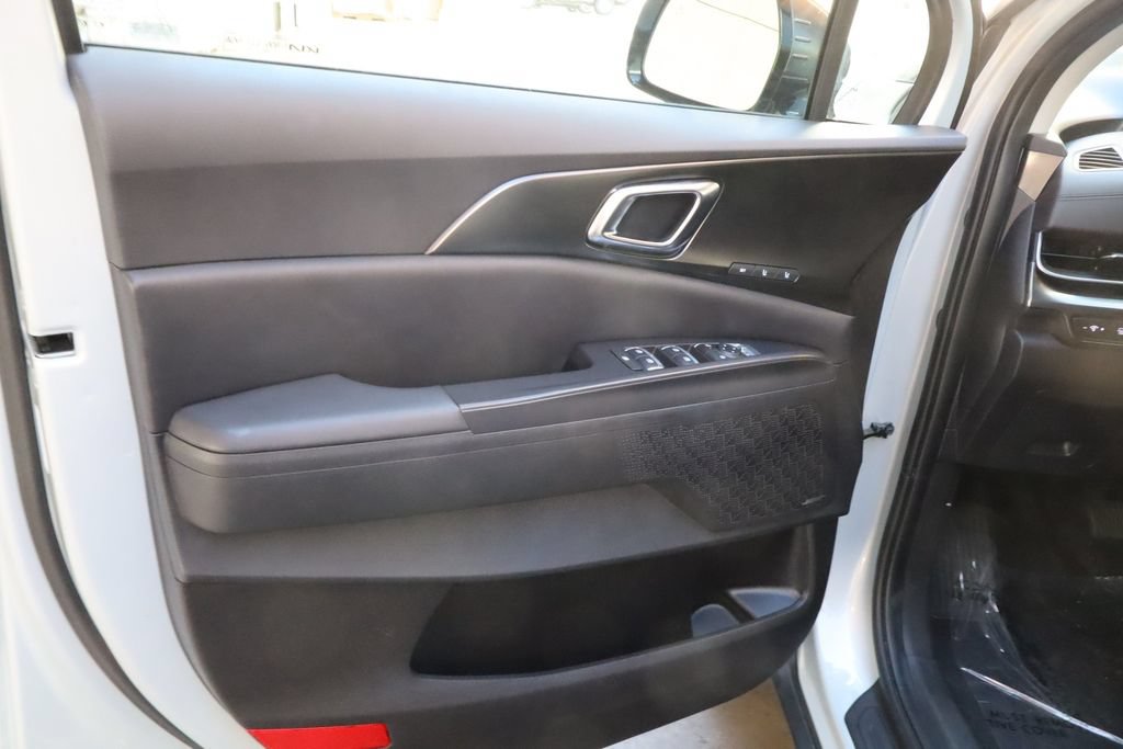 Used 2025 Kia Carnival SX Prestige FWD image 19