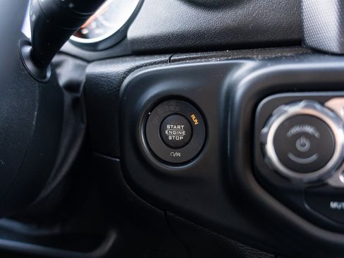 Used 2019 Jeep Wrangler Unlimited Sahara w/ Uconnect 4C Nav & Sound Group image 33