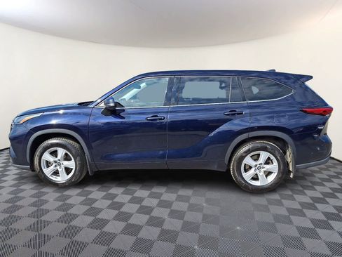 Used 2022 Toyota Highlander LE image 9
