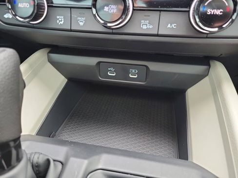 Certified 2025 Honda Accord SE image 33
