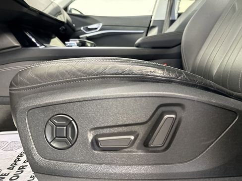 Used 2021 Audi e-tron Premium w/ Convenience Plus Package image 22