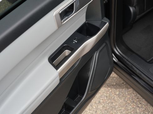 Used 2023 Ford Explorer XLT w/ Equipment Group 202A image 24