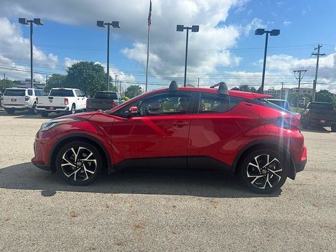 Certified 2022 Toyota C-HR XLE FWD image 2