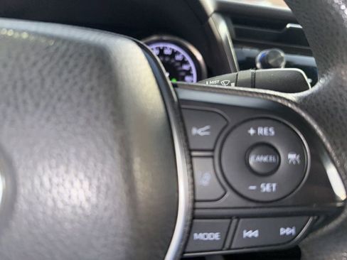 Used 2018 Toyota Camry LE image 27