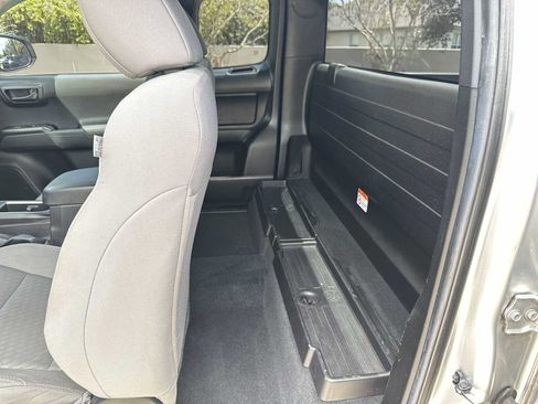 Used 2022 Toyota Tacoma SR RWD image 17