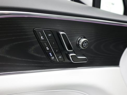 Used 2024 Cadillac Lyriq Sport AWD/4WD image 16