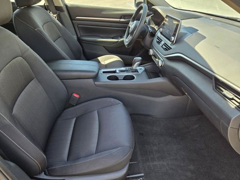 Used 2022 Nissan Altima 2.5 SV FWD image 32