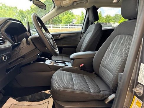 Used 2023 Ford Escape Active w/ Tech Pack #1 AWD/4WD image 9