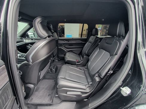 Used 2023 Jeep Grand Cherokee L Overland w/ Luxury Tech Group IV AWD/4WD image 13