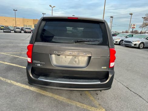 Used 2019 Dodge Grand Caravan SE w/ UConnect Hands-Free Group image 6
