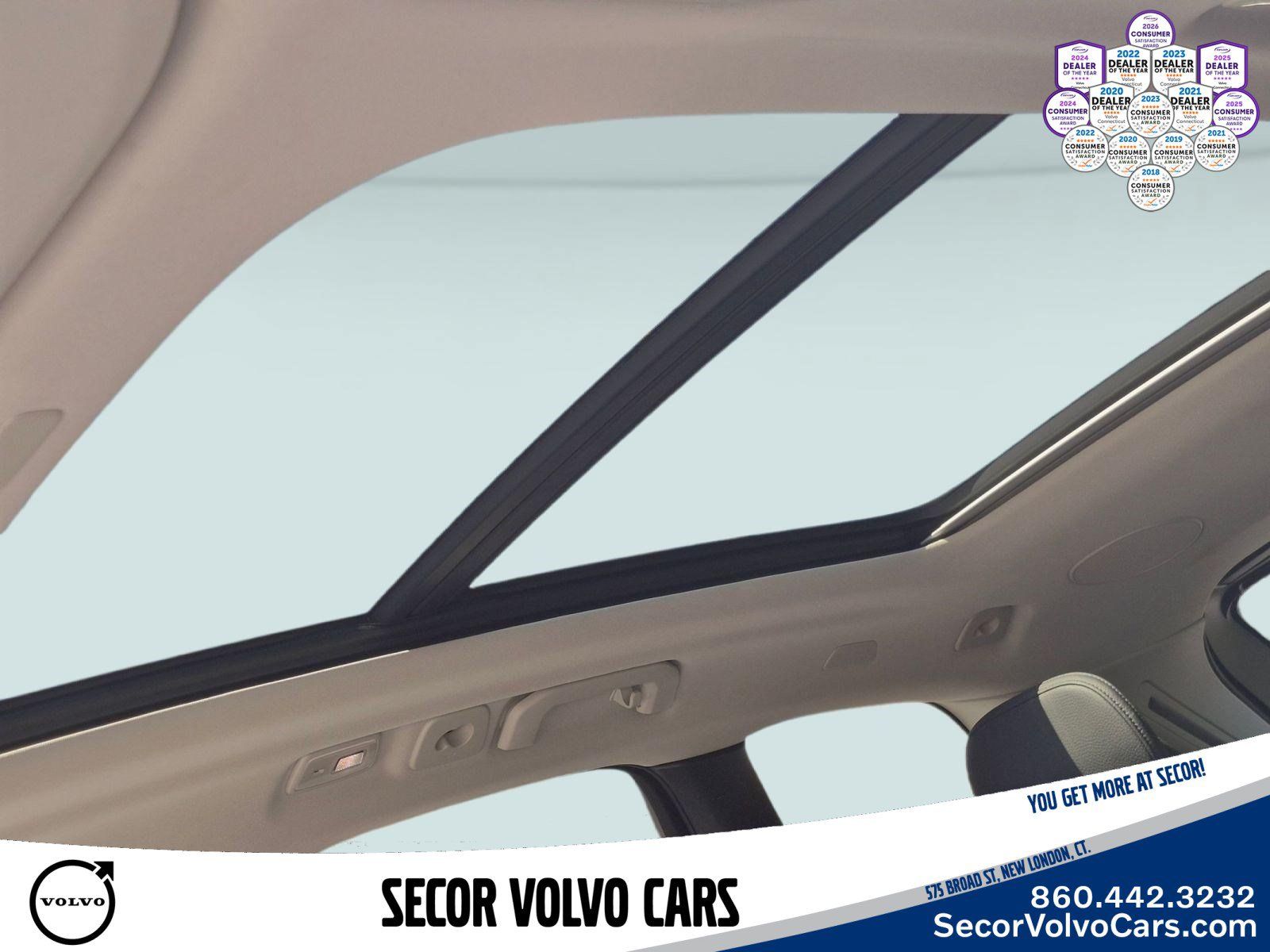 Used 2024 Volvo XC60 T8 Plus w/ Climate Package AWD/4WD image 15