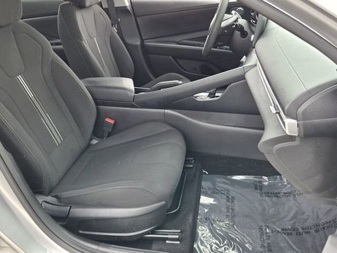Used 2022 Hyundai Elantra SEL FWD image 15