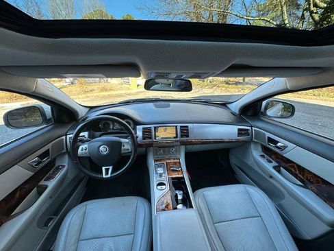 Used 2009 Jaguar XF Premium image 35