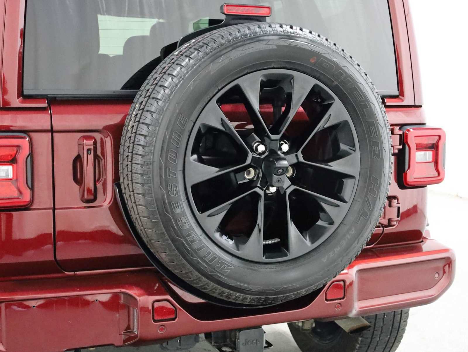 Used 2021 Jeep Wrangler Unlimited Sahara AWD/4WD image 8