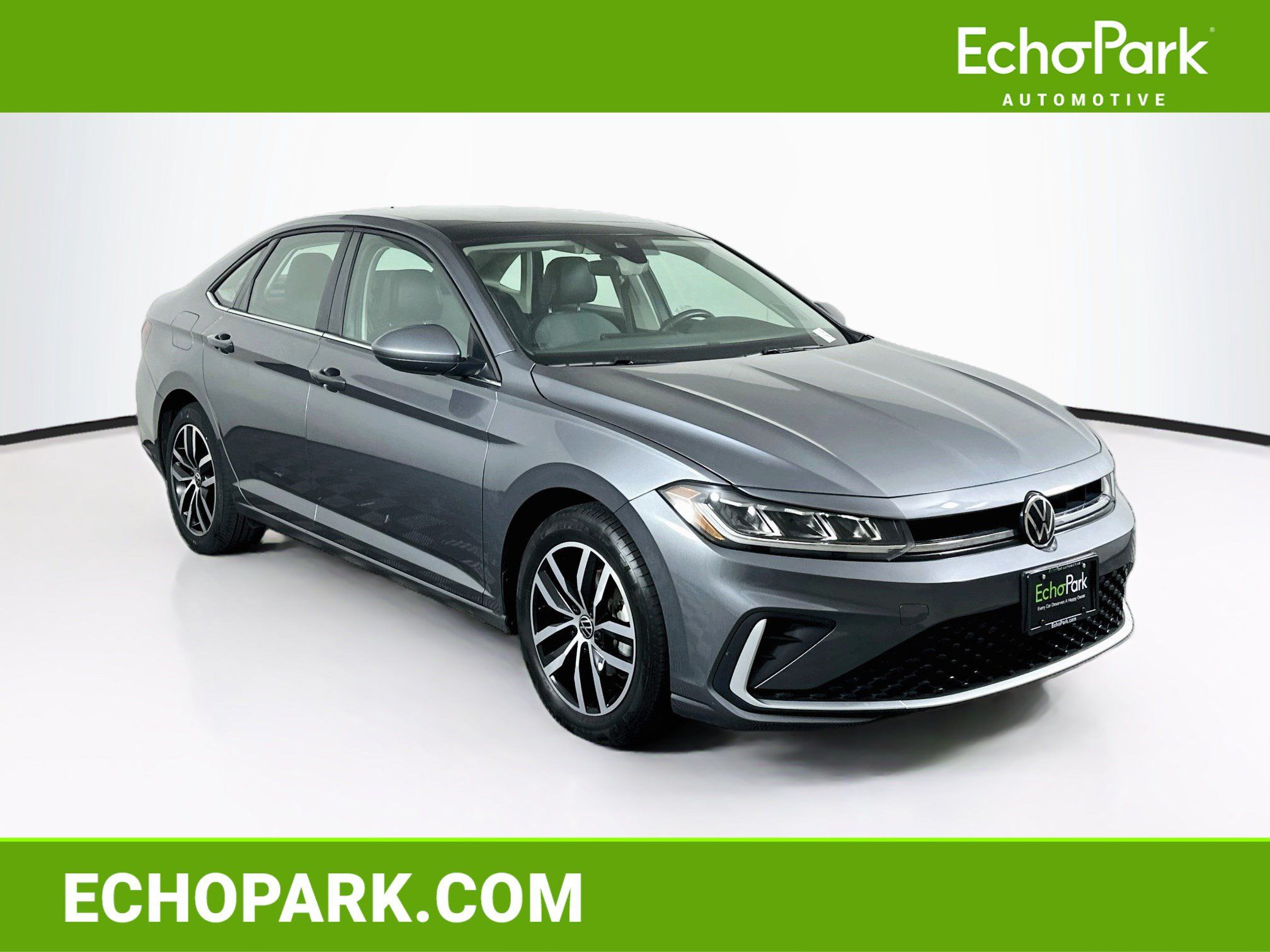 Used 2025 Volkswagen Jetta SE FWD image 1