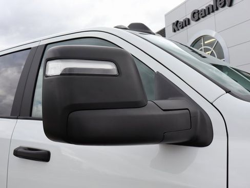 Used 2025 RAM 3500 Big Horn image 2