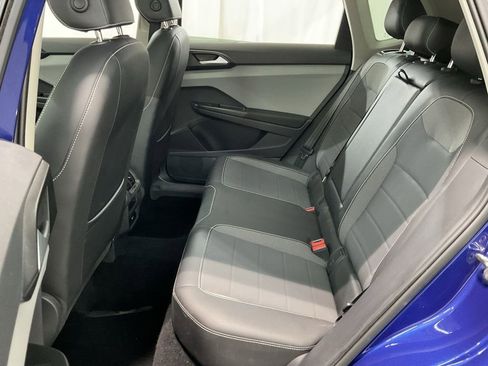Used 2023 Volkswagen Taos SE w/ Panoramic Sunroof Package AWD/4WD image 21