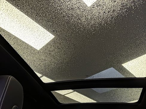 Used 2023 Land Rover Range Rover Velar R-Dynamic S image 29