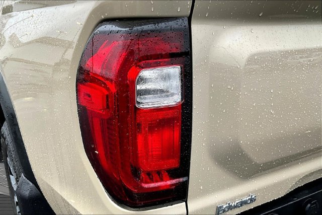Used 2024 GMC Canyon AT4 w/ AT4 Premium Package AWD/4WD image 23