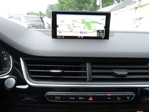 Used 2017 Audi Q7 3.0T Premium Plus w/ Premium Plus Package image 33