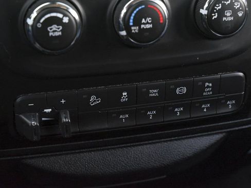 Used 2017 RAM 2500 Tradesman w/ Chrome Appearance Group image 28